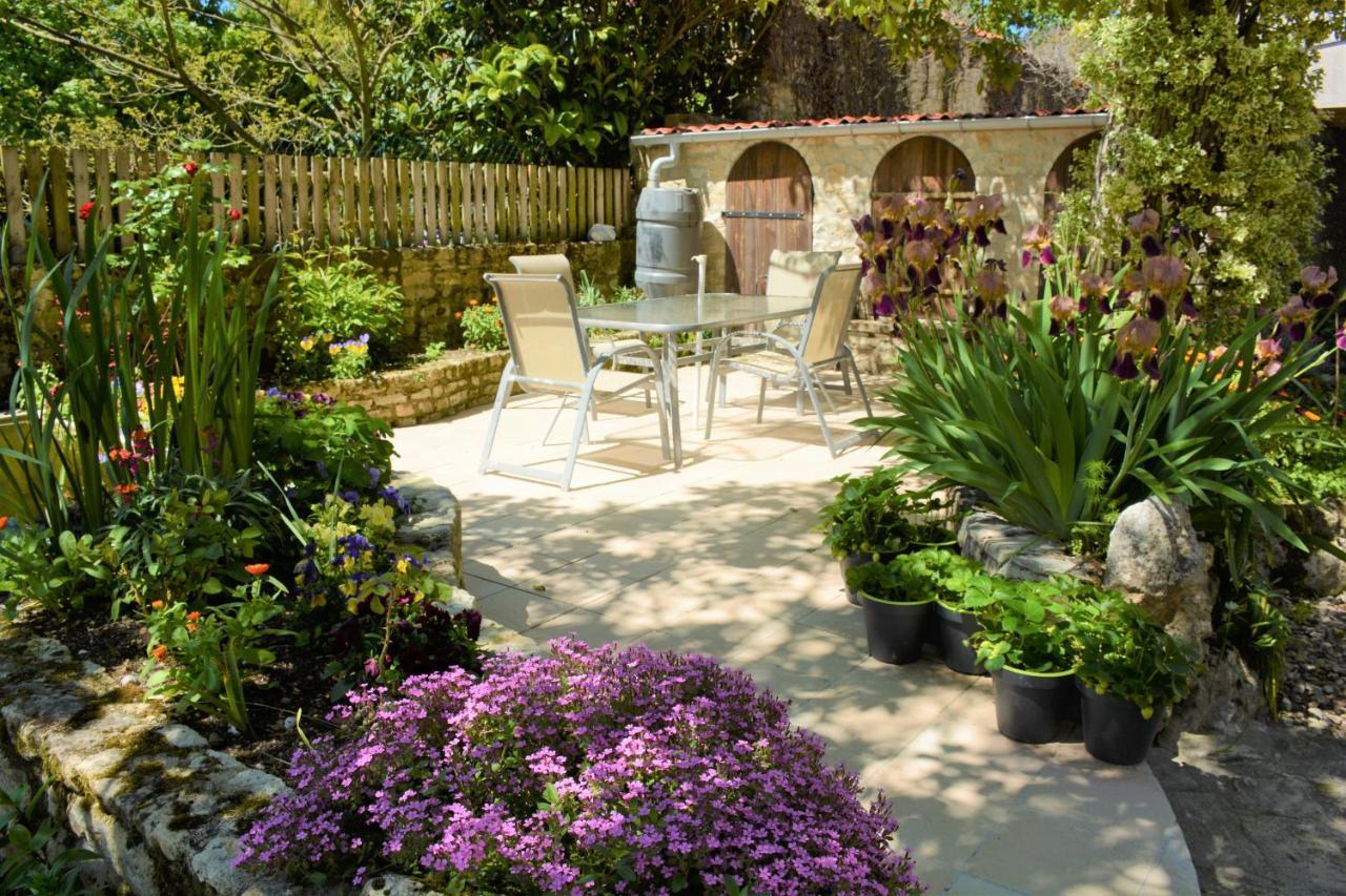 Les Noyers Aulnay Bed & Breakfast Aulnay  Dış mekan fotoğraf