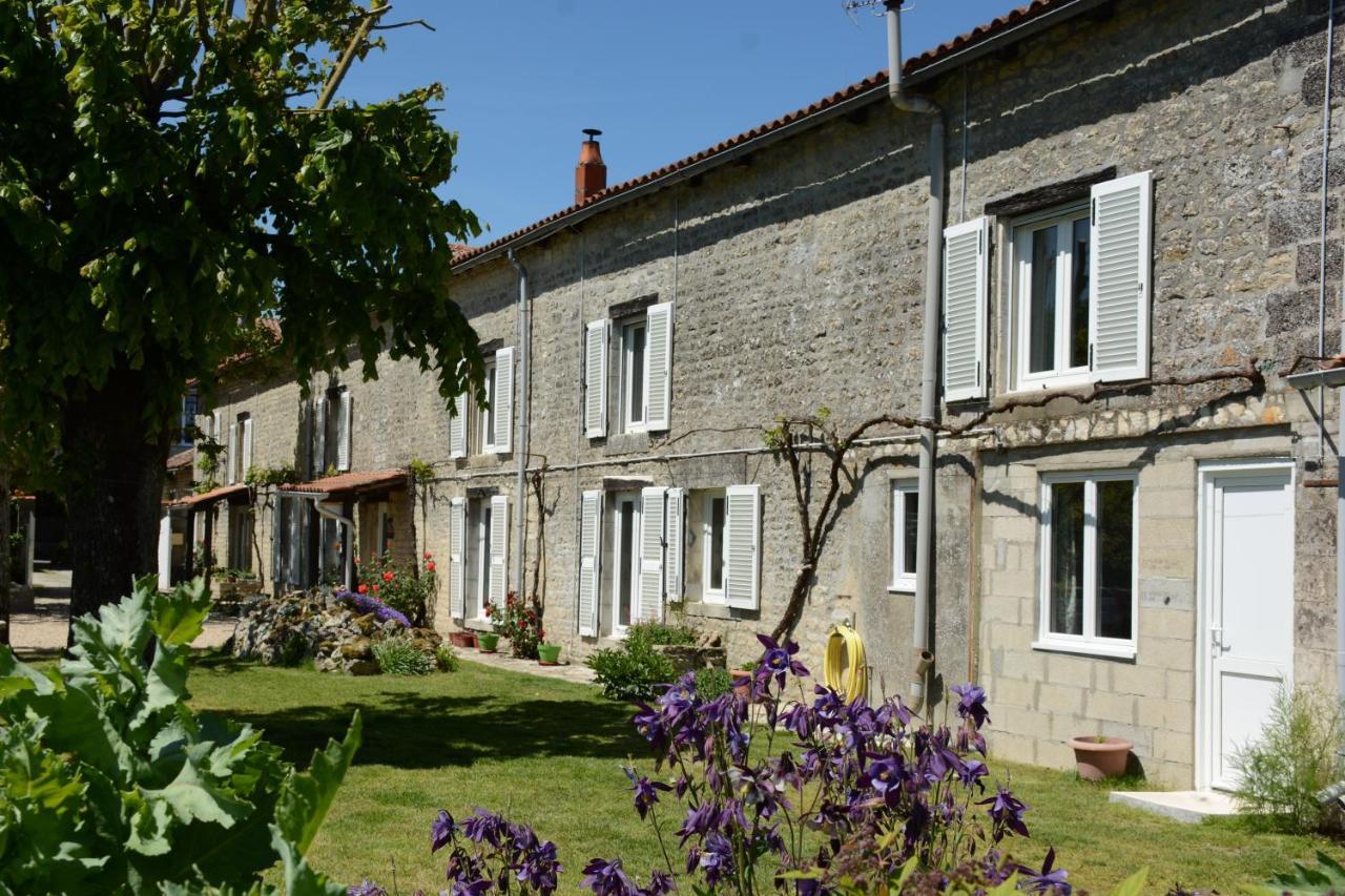 Les Noyers Aulnay Bed & Breakfast Aulnay  Dış mekan fotoğraf