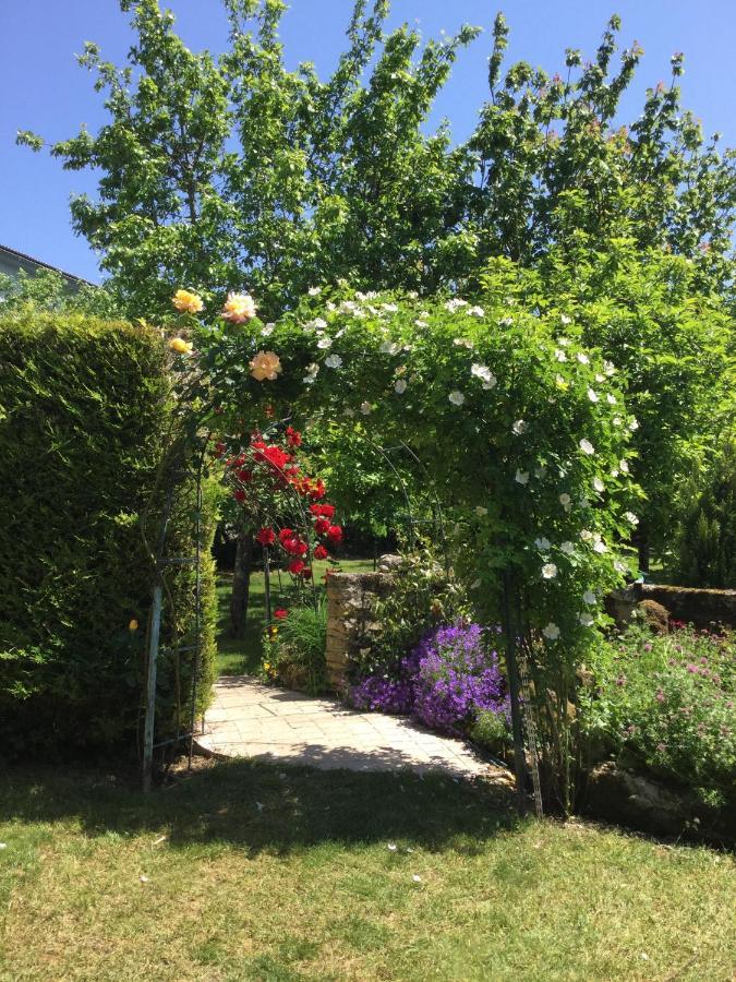 Les Noyers Aulnay Bed & Breakfast Aulnay  Dış mekan fotoğraf